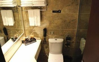 Yichuan  Jinyue Business Hotel מראה חיצוני תמונה