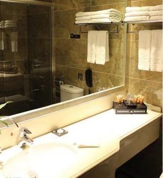 Yichuan  Jinyue Business Hotel מראה חיצוני תמונה