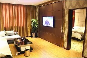 Yichuan  Jinyue Business Hotel מראה חיצוני תמונה