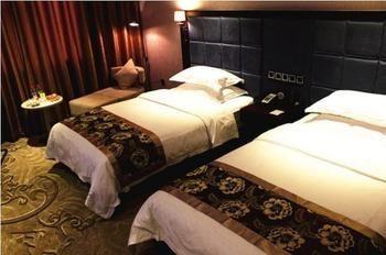 Yichuan  Jinyue Business Hotel מראה חיצוני תמונה
