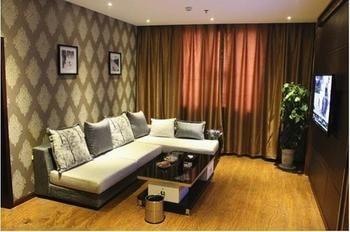 Yichuan  Jinyue Business Hotel מראה חיצוני תמונה