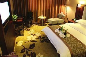 Yichuan  Jinyue Business Hotel מראה חיצוני תמונה